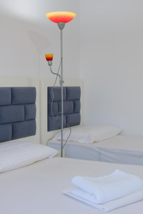 Davide Rooms Sarandë エクステリア 写真
